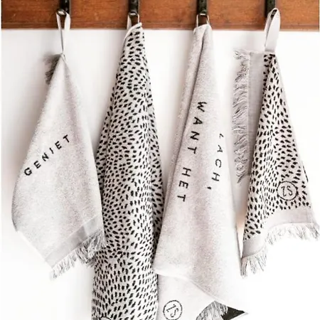 Ontbijt Bij De Boerenmeid לינה וארוחת בוקר Hoogwoud